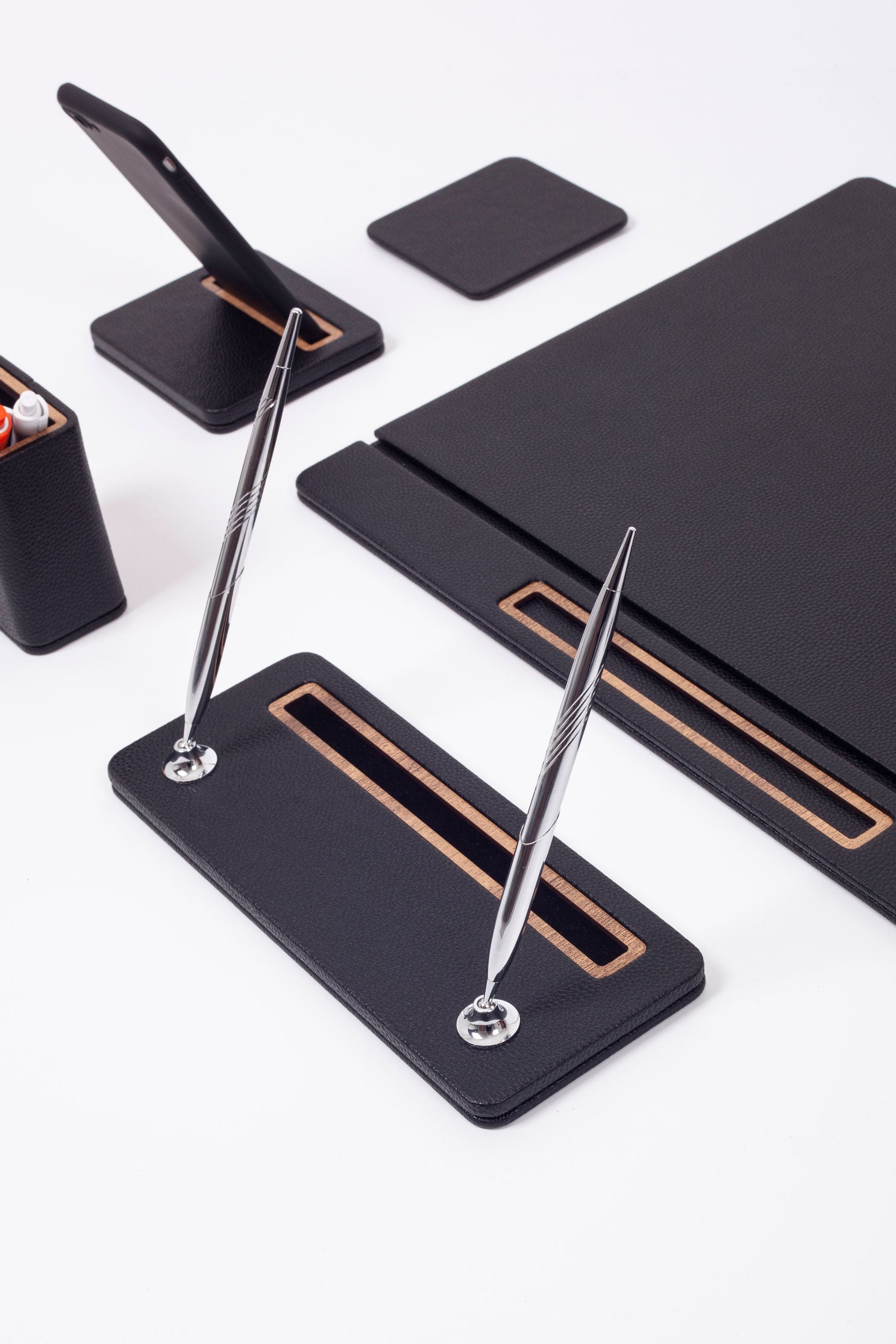 Pera Leather Desk Set 6 Piece Covered Model