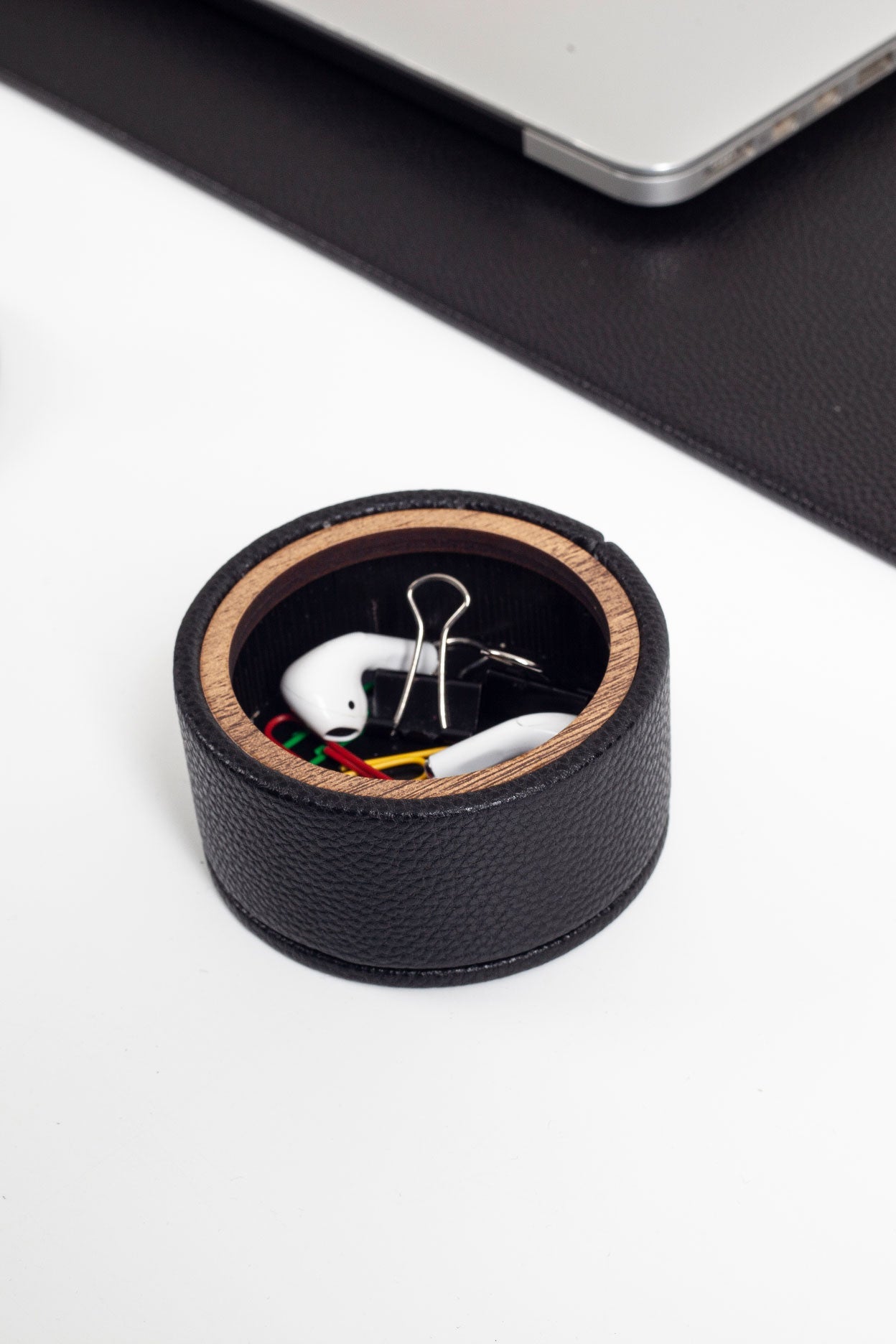 Polo Plus Leather Desktop Set Black 5 Pieces Wooden Detailed