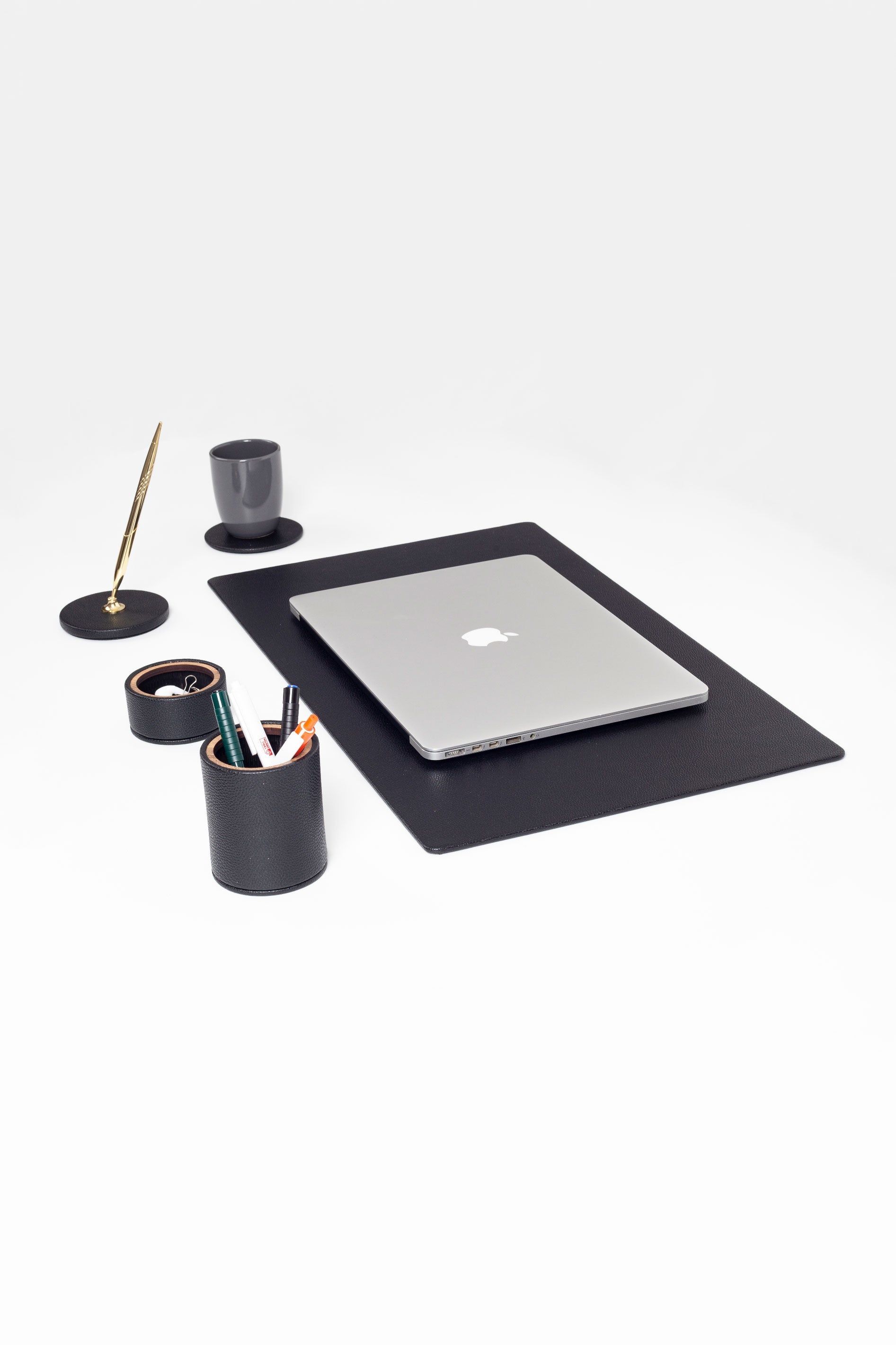 Polo Leather Desktop Set Black 5 Pieces Wooden Detailed With Gold Pen