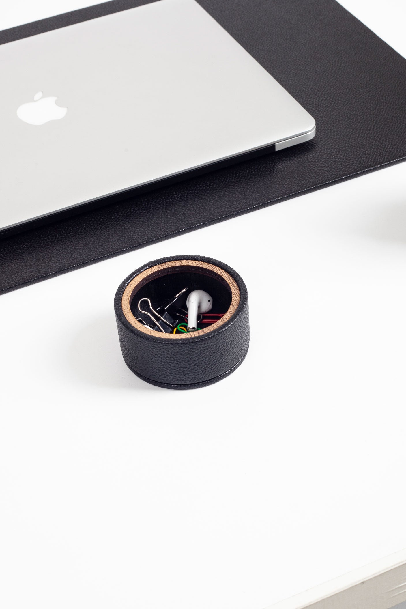 Polo Leather Desktop Set Black 5 Pieces Wooden Detailed With Gold Pen